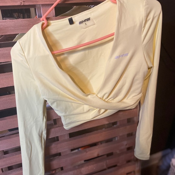 Bo+tee Crop Top - Picture 3 of 3